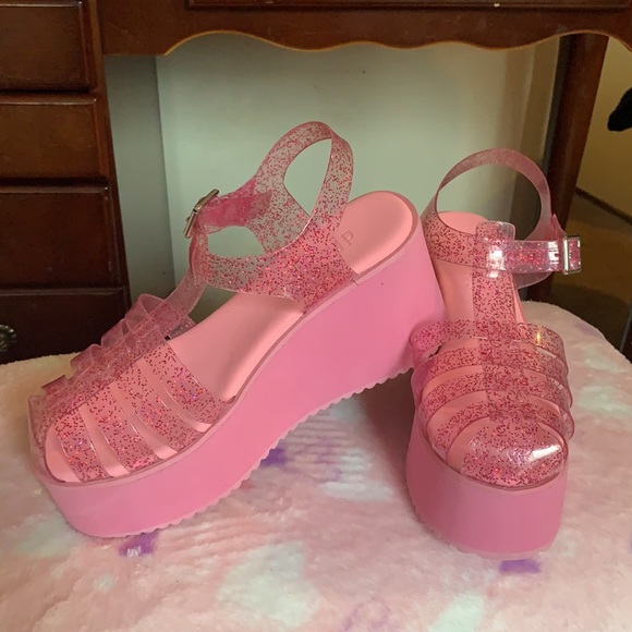 platform jelly sandals pink